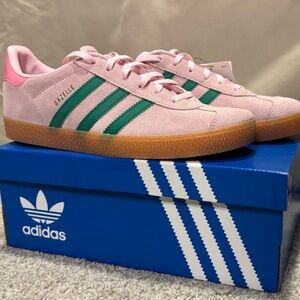 Adidas “gazelle” Sneakers in J pink/green